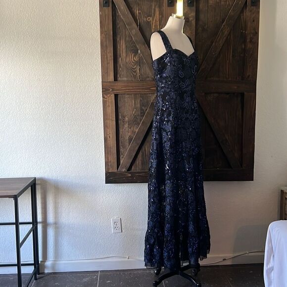 DRESS THE POPULATION Anable Sequin Embroidery Gown - Picture 8 of 14